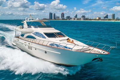 80ft Azimut crew of 3 with jet ski and toys! Ready to go! Enjoy a day out on the bay! Miami Beach